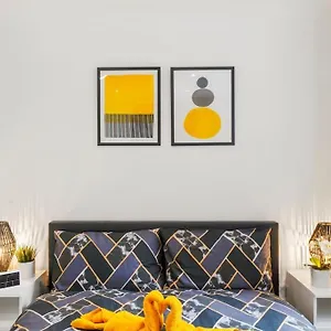 Modern 2 Bedroom In The Heart Of Apartment