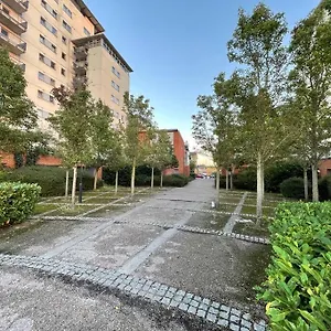 Lovely 2-bed Flat Along The River Thames Apartment